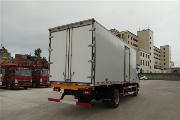 福田欧马可3冷藏车（厢长6米1）