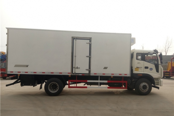 福田瑞沃6.7米冷藏车