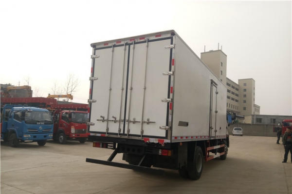 福田瑞沃6.7米冷藏车
