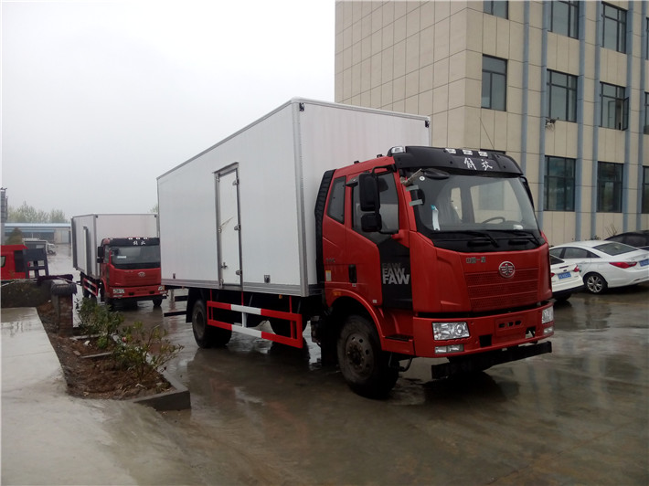 解放J6L 6.8米冷藏车