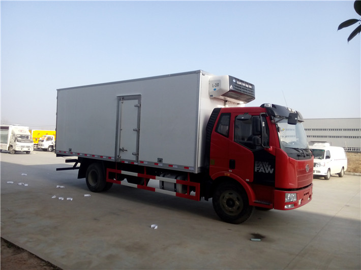 解放J6L 6.8米冷藏车