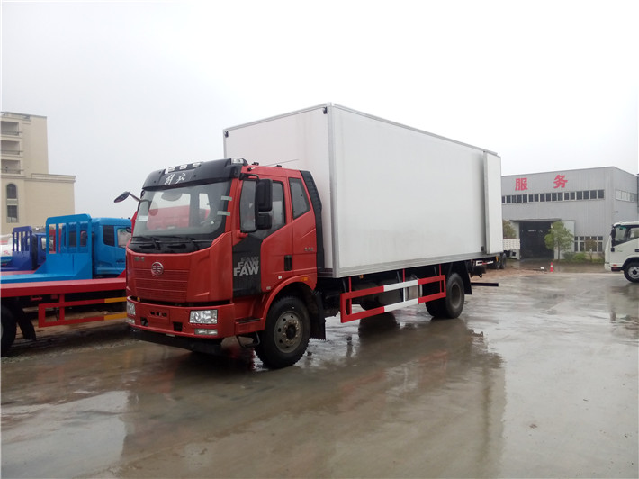 解放J6L 6.8米冷藏车