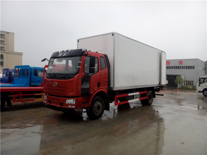 解放J6L 6.8米冷藏车