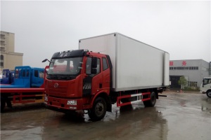 解放J6L 6.8米冷藏车