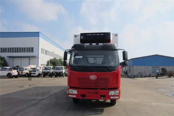 解放J6L 6.8米冷藏车
