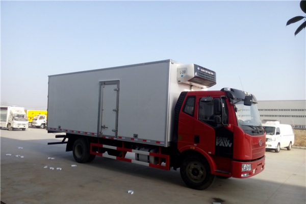 解放J6L 6.8米冷藏车