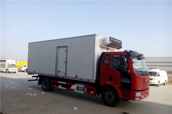 解放J6L 6.8米冷藏车