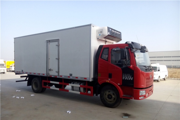 解放J6L 6.8米冷藏车