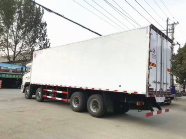 东风天龙前四后八9.6米冷藏车