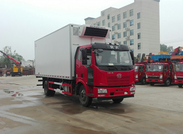 解放6.8米J6冷藏车