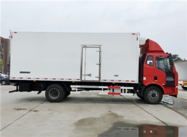 解放6.8米J6冷藏车