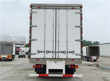 解放6.8米J6冷藏车