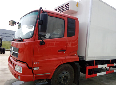 东风天锦6.55米冷藏车