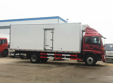 福田欧曼7.6米冷藏车