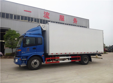 福田欧曼7.6米冷藏车