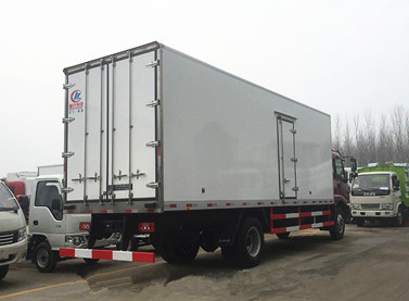 福田欧曼7.6米冷藏车