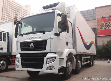 豪沃牌前四后八9.6米冷藏车