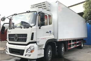 东风天龙小三轴9.6米冷藏车