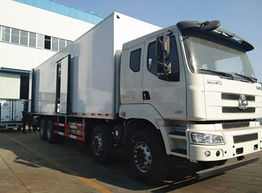 柳汽乘龙9.6米前四后八冷藏车