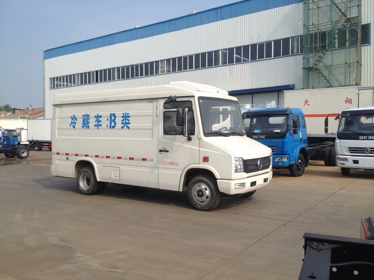 东风12立方蓝牌面包式冷藏车