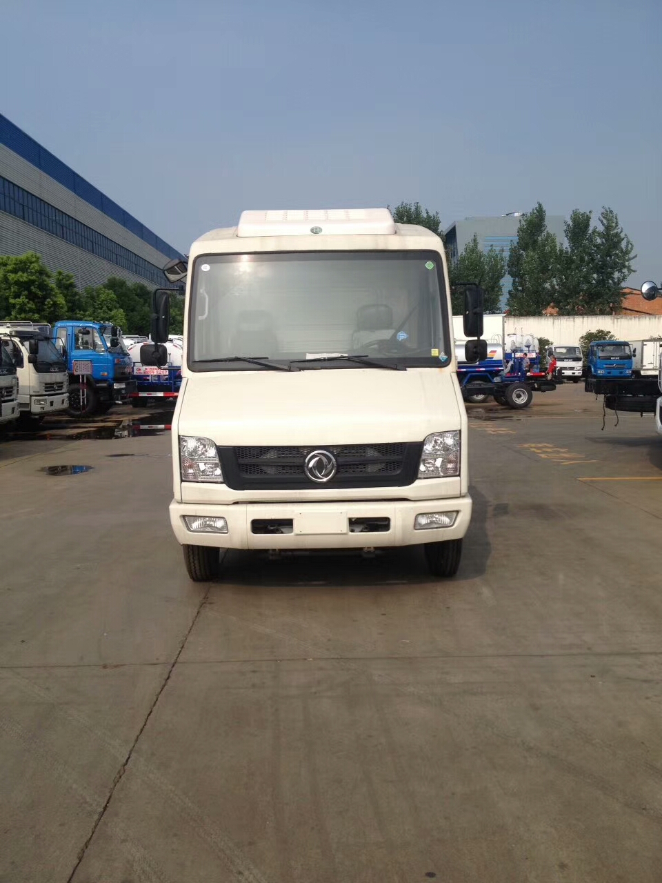 东风12立方蓝牌面包式冷藏车
