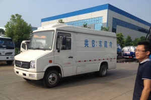 东风12立方蓝牌面包式冷藏车