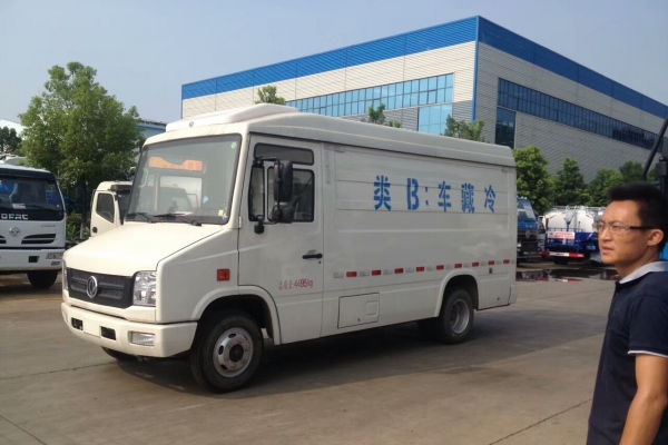 东风12立方蓝牌面包式冷藏车