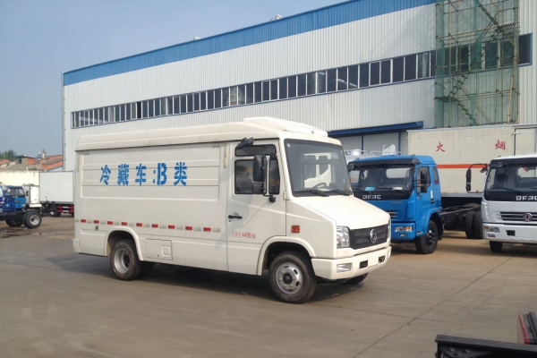 东风12立方蓝牌面包式冷藏车