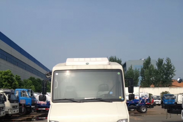 东风12立方蓝牌面包式冷藏车