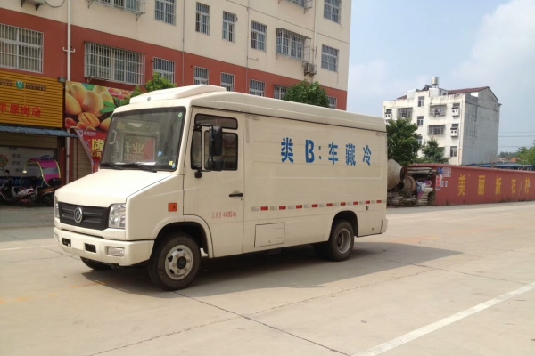 东风12立方蓝牌面包式冷藏车