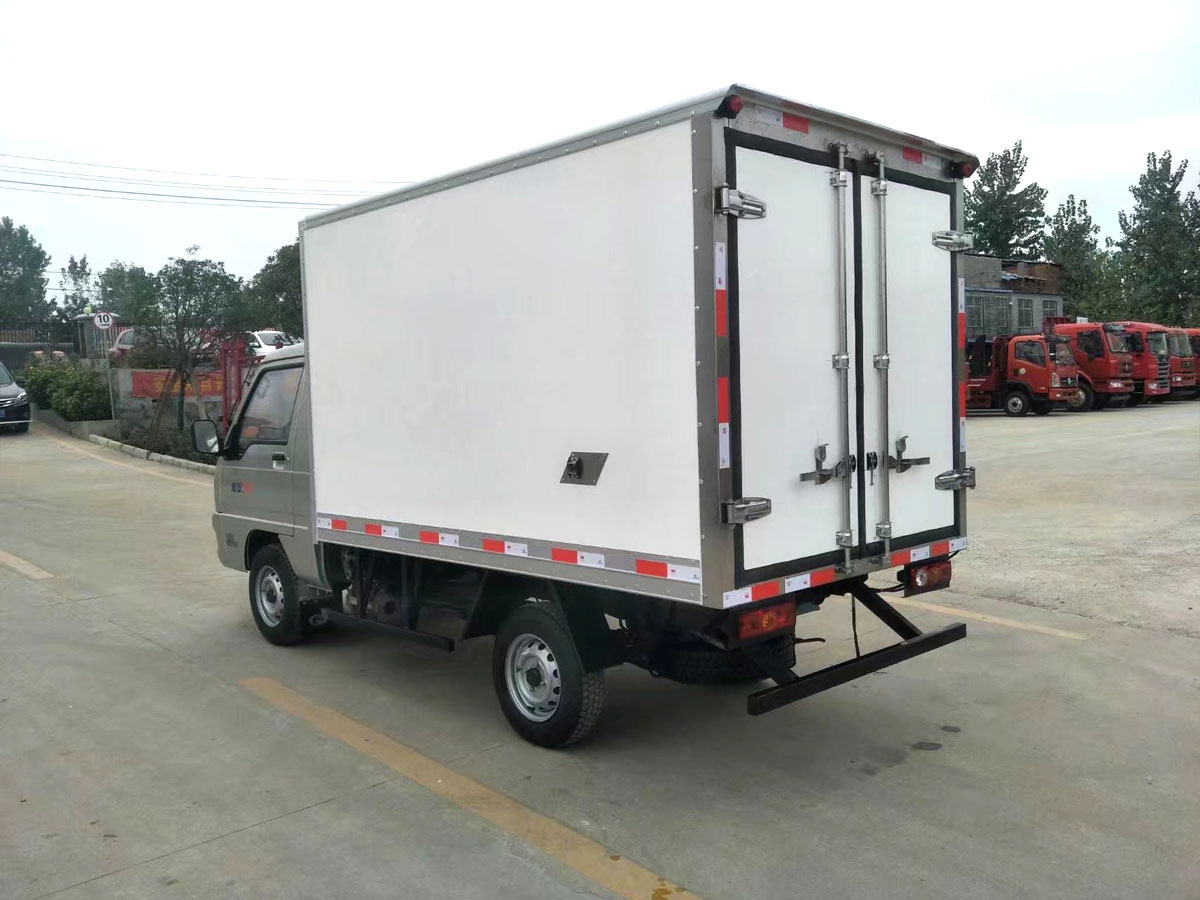福田驭菱2.6米冷藏车