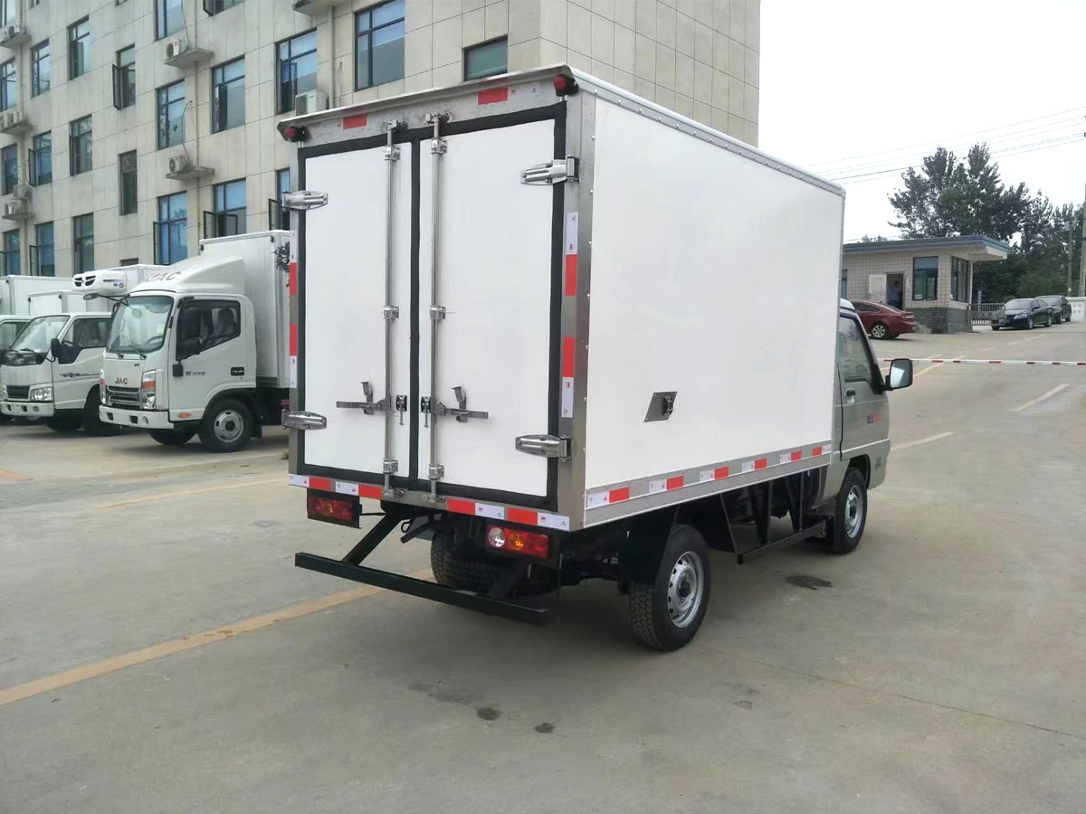 福田驭菱2.6米冷藏车