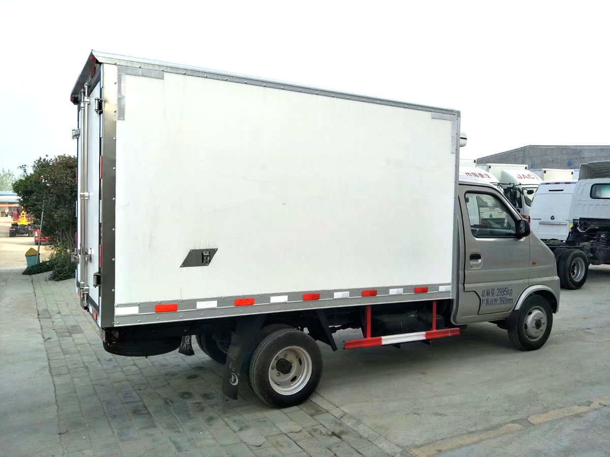 长安3.3米后双轮冷藏车