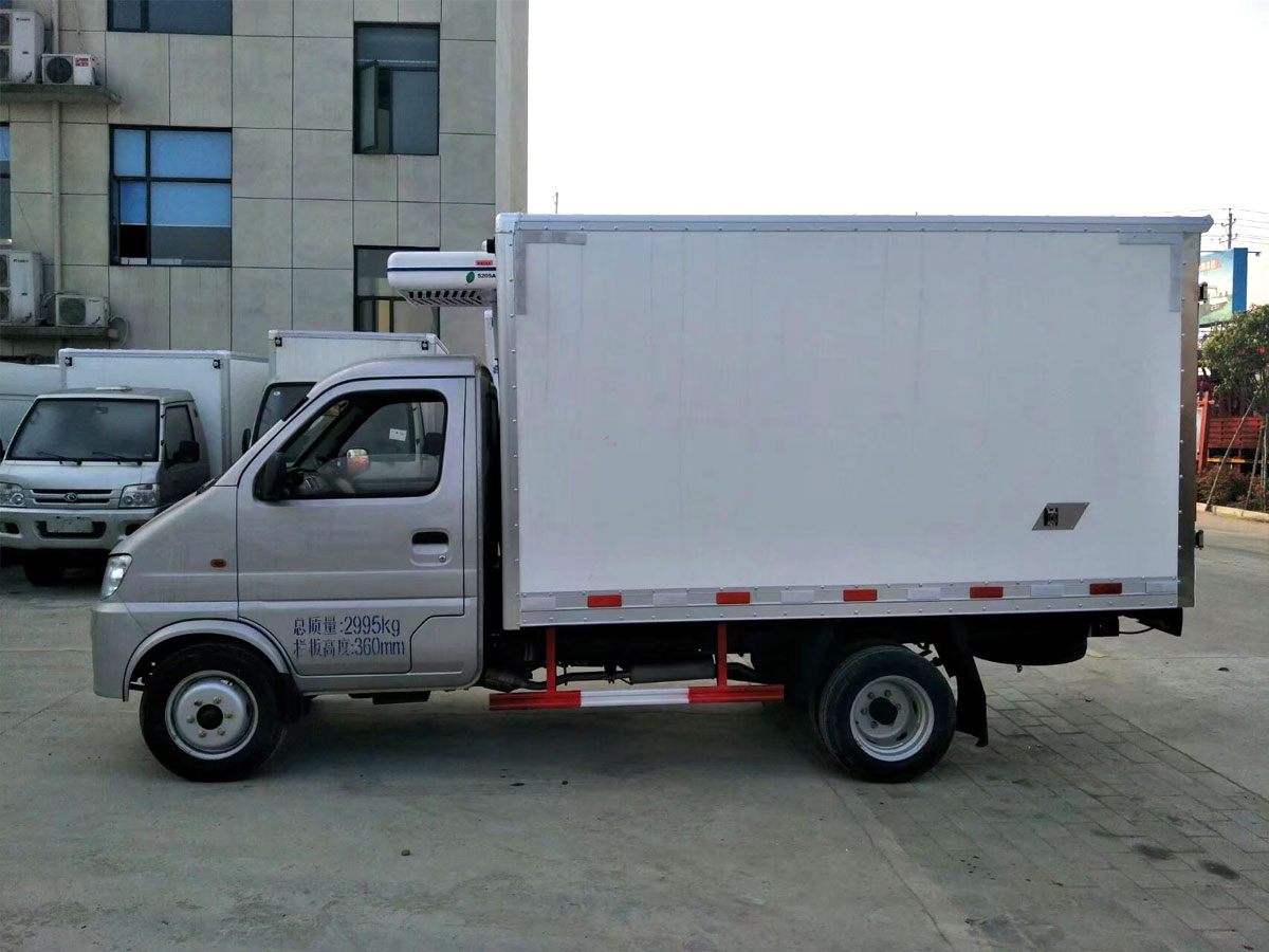 长安3.3米后双轮冷藏车