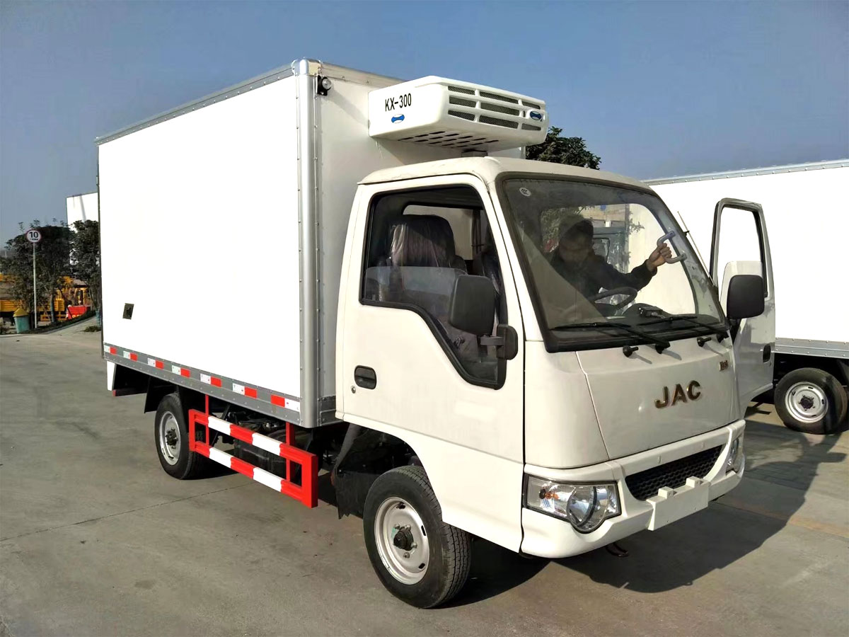 江淮康铃3.1米肉钩冷藏车