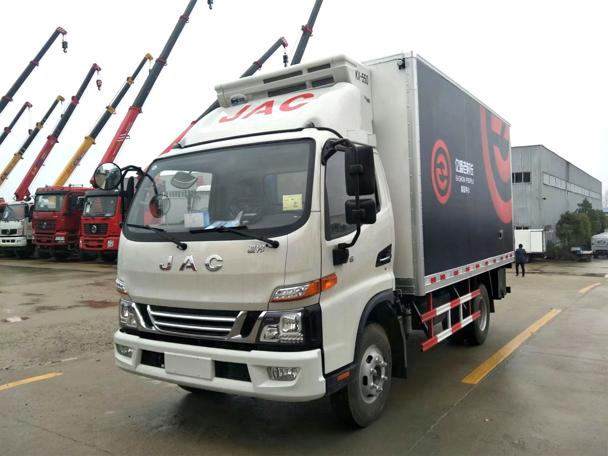 江淮骏铃V6 4.2米冷藏车