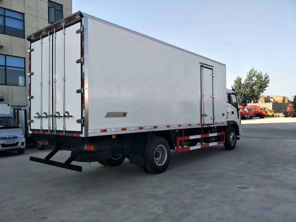 福田瑞沃6.8米冷藏车
