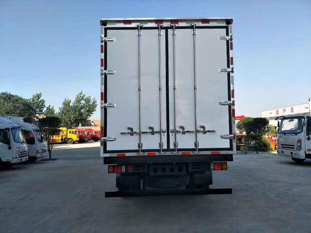 福田瑞沃6.8米冷藏车
