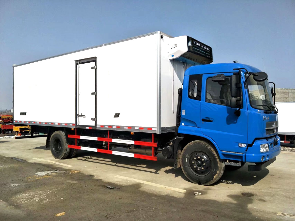 东风天锦7.4米冷藏车