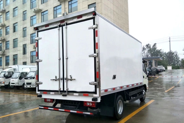 不超重推荐福田奥铃TX 4.2米冷藏车