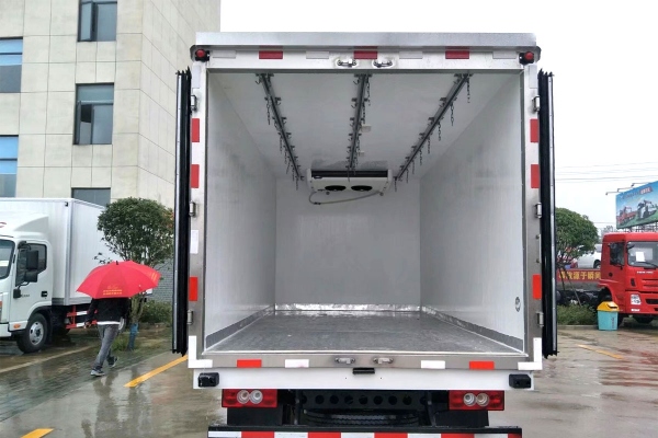 不超重推荐福田奥铃TX 4.2米冷藏车