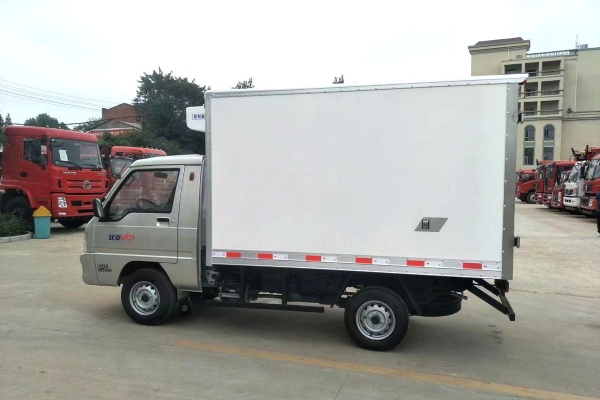 福田驭菱2.6米冷藏车