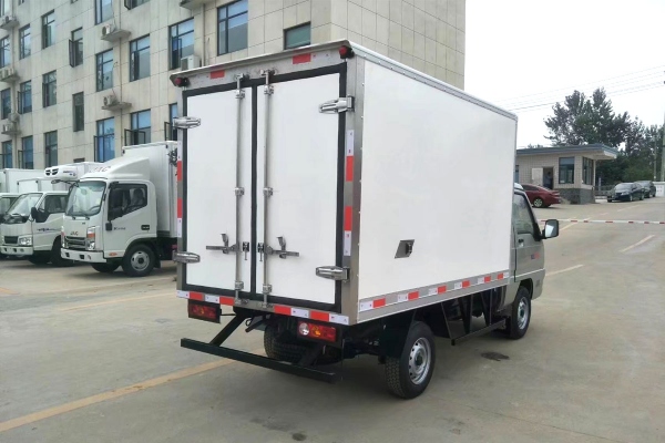 福田驭菱2.6米冷藏车