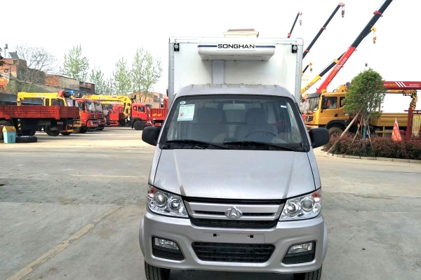 长安3.3米后双轮冷藏车