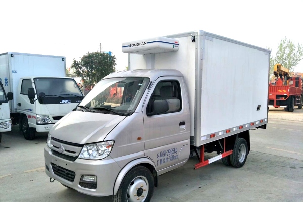 长安3.3米后双轮冷藏车
