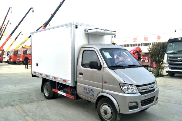 长安3.3米后双轮冷藏车