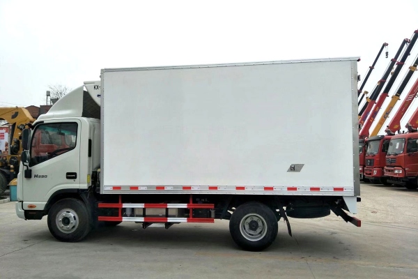 江淮帅铃4.2米宽体冷藏车