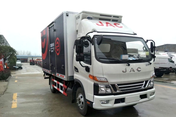 江淮骏铃V6 4.2米冷藏车