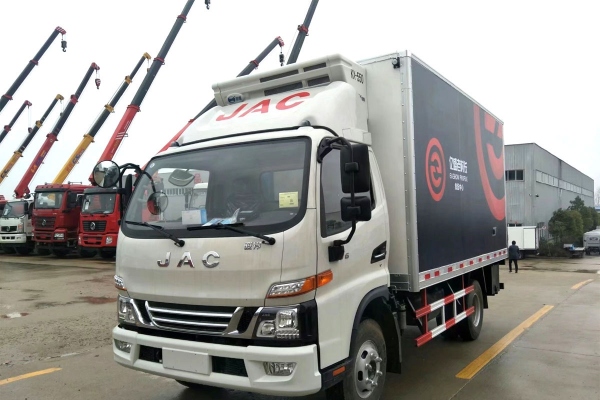 江淮骏铃V6 4.2米冷藏车