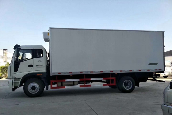 福田瑞沃6.8米冷藏车